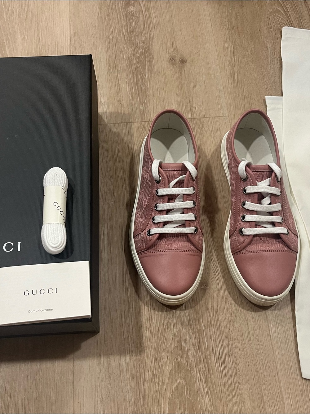 Gucci Women’s Pink Low-Top Sneakers (European Size 35/US 5)